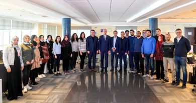 رئيس الدولة يزور فريق القمر الصناعي التونسي تحدي 1