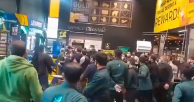 لبنان فوضى وشجارات للحصول على أكياس الحليب