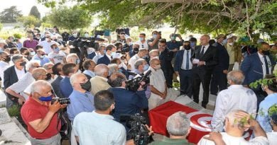 رئيس الجمهورية يشارك في مراسم دفن المرحوم أحمد المستيري