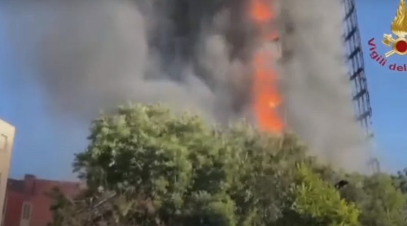 إيطاليا.. اندلاع حريق ضخم في مبنى سكني