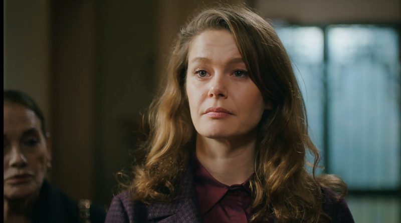 فتاة النافذة